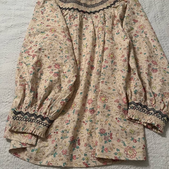 Cream with flowers blouse - Picture 5 of 6